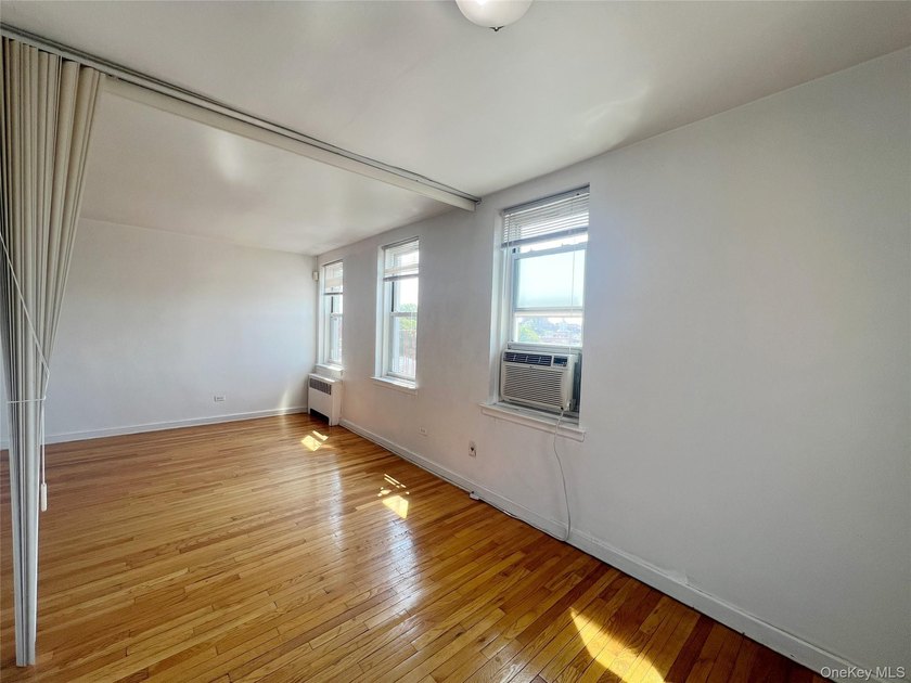 Bright, Spacious 1BR in Prime Location Southeast-facing and - photo 9