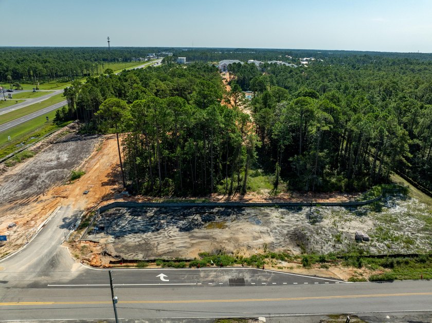OUTPARCEL ENTITLED for a +/-15,000 square foot building! +/-1 - photo 17