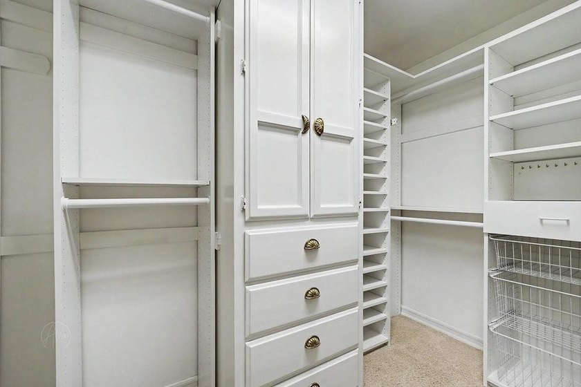 Nestled in the prestigious Country Club 1 Estates, this stunning - photo 33