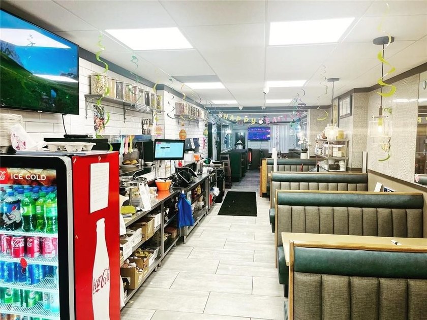 For Sale: Mike's Royal Diner - A Classic, Turnkey Opportunity - photo 4