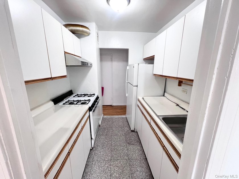 Welcome to this bright and spacious A-line 2-bedroom, 1-bath - photo 13
