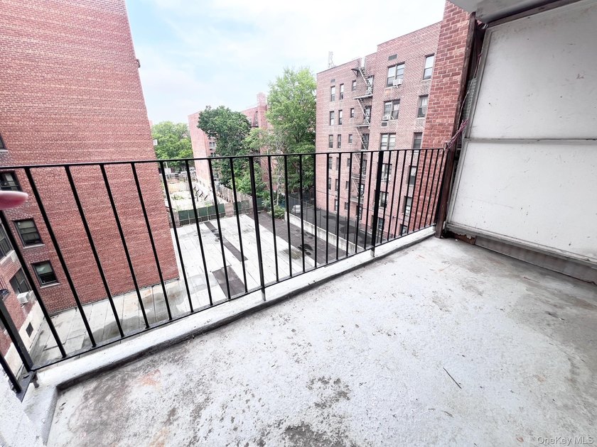 Welcome to this bright and spacious A-line 2-bedroom, 1-bath - photo 16