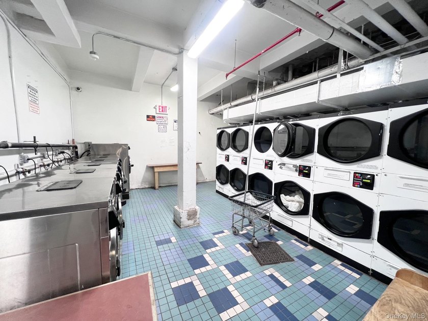 Welcome to this bright and spacious A-line 2-bedroom, 1-bath - photo 17
