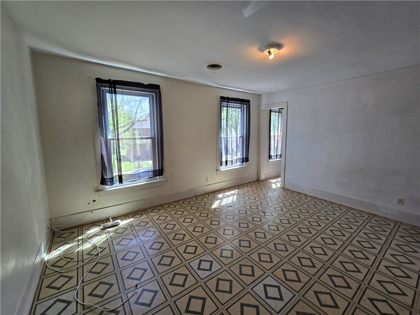 Outstanding opportunity for investors or owner-occupants! This - photo 4