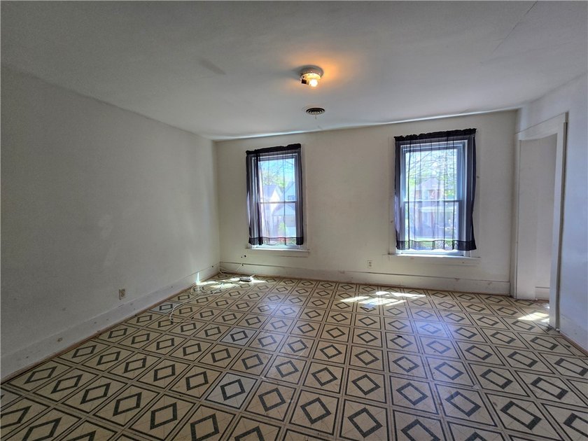 Outstanding opportunity for investors or owner-occupants! This - photo 5