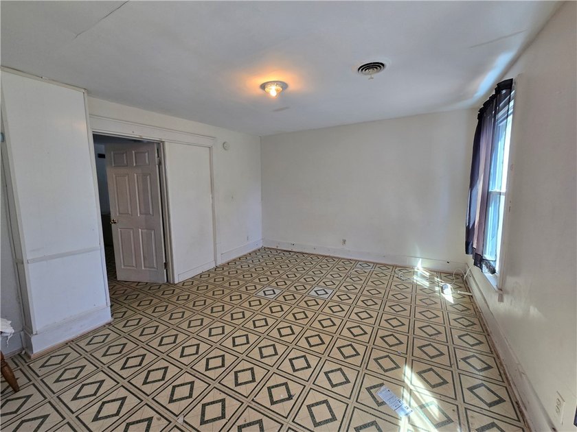Outstanding opportunity for investors or owner-occupants! This - photo 6