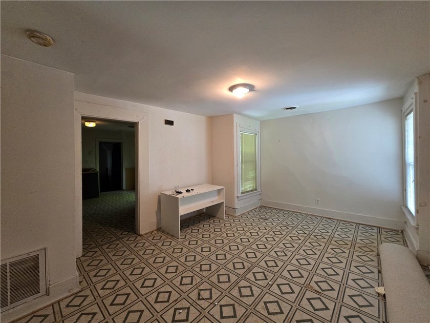 Outstanding opportunity for investors or owner-occupants! This - photo 7