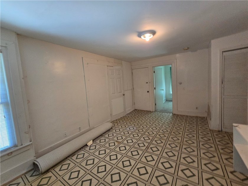 Outstanding opportunity for investors or owner-occupants! This - photo 9