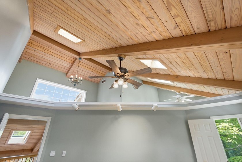 Welcome to a one-of-a-kind lakeview retreat where thoughtful - photo 33