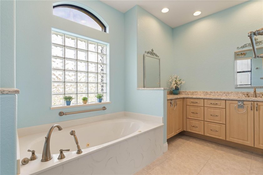 LAKEFRONT POOL HOME IN BURNT STORE LAKES W/SOUTHERN REAR - photo 37