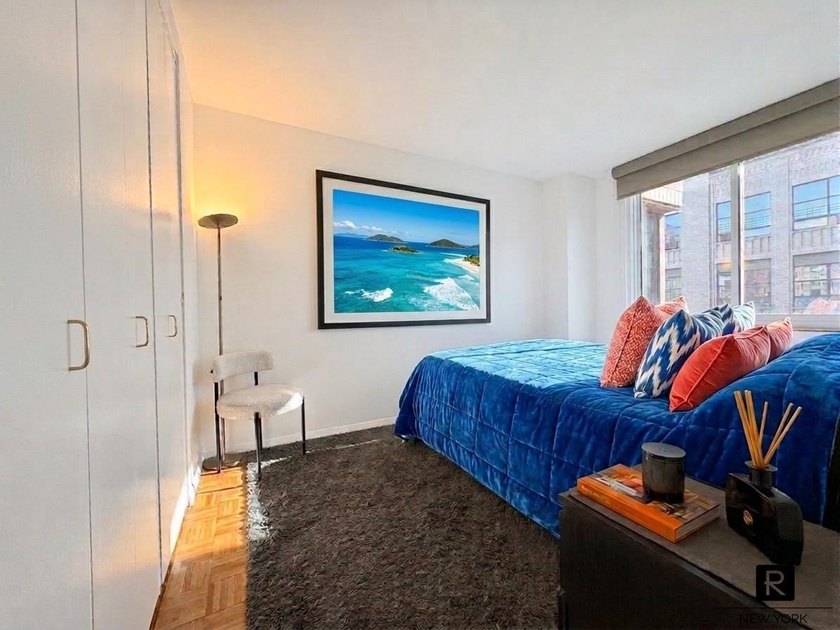 I invite you to text or email me for a VIP showing with Sellers - photo 4