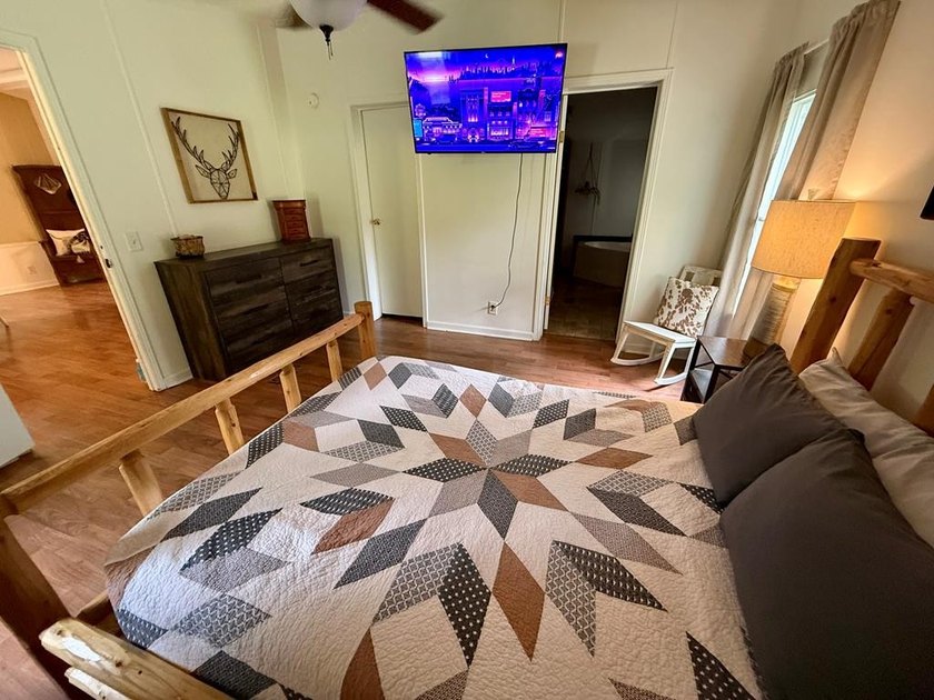 Rest and relax in this beautifully maintained 3-bedroom, 2-bath - photo 15