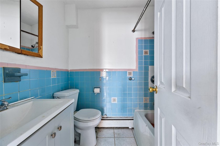 Investment opportunity in the Bronx! This legal 3-family home - photo 18