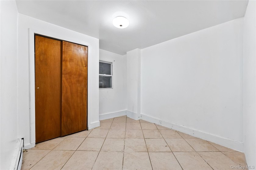 Investment opportunity in the Bronx! This legal 3-family home - photo 27