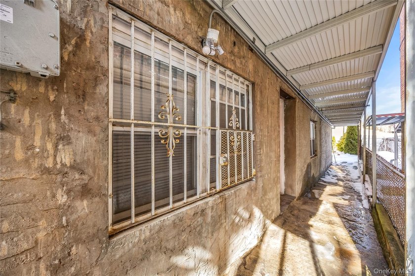 Investment opportunity in the Bronx! This legal 3-family home - photo 30