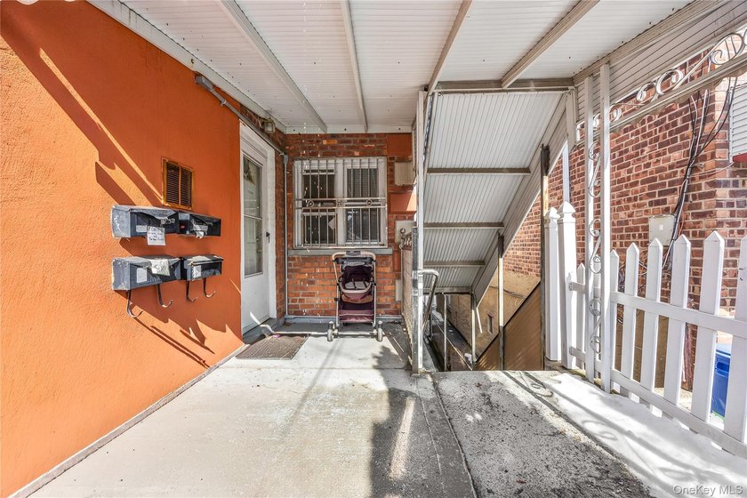 Investment opportunity in the Bronx! This legal 3-family home - photo 31