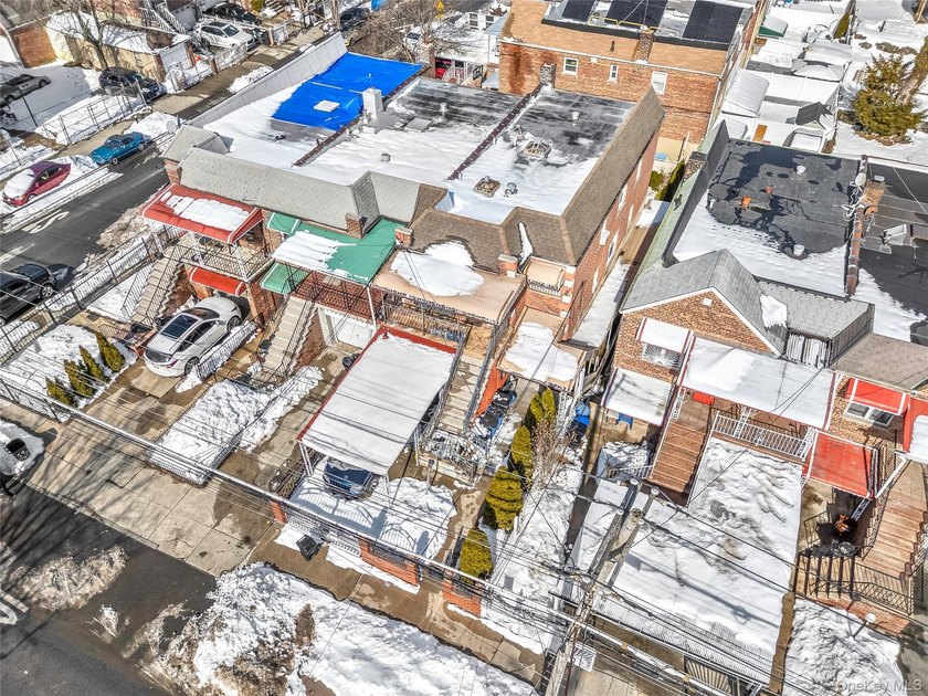 Investment opportunity in the Bronx! This legal 3-family home - photo 32