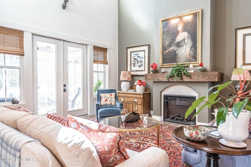 Price improvement! Now offered at $955,000. This impeccably - photo 2