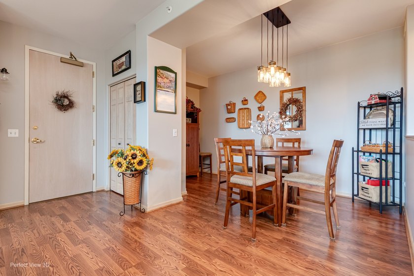 Premium Penthouse unit is a must see! It features vaulted - photo 5