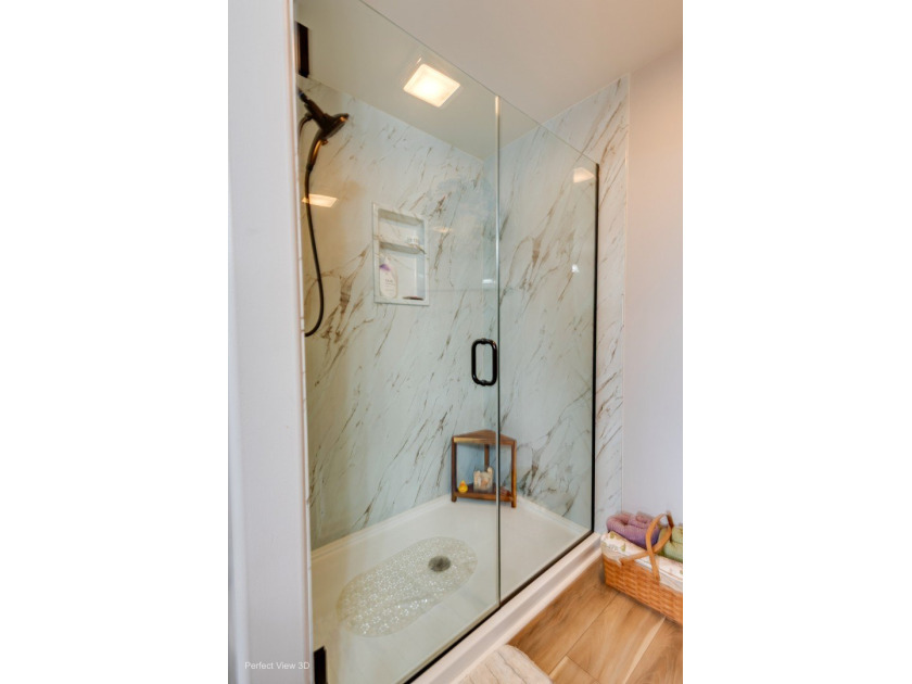 Premium Penthouse unit is a must see! It features vaulted - photo 10