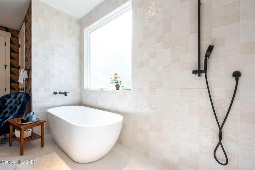 Price improvement! Now offered at $955,000. This impeccably - photo 10