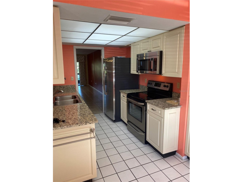 Welcome home to your 1st floor 55+ community. This 2 bed and 2 - photo 8
