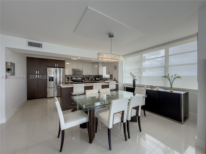 Tastefully upgraded TURN-KEY 2 bed / 2 bath condo on the 21st - photo 13
