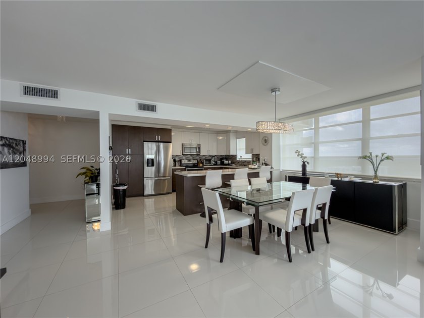 Tastefully upgraded TURN-KEY 2 bed / 2 bath condo on the 21st - photo 14