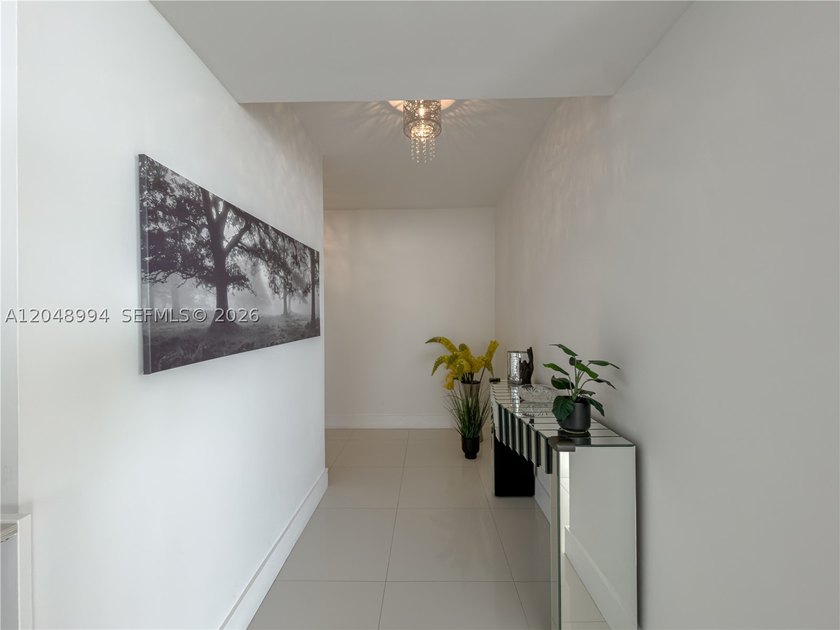 Tastefully upgraded TURN-KEY 2 bed / 2 bath condo on the 21st - photo 15