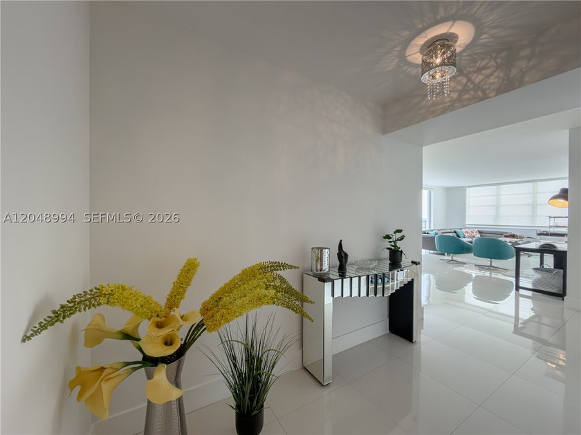 Tastefully upgraded TURN-KEY 2 bed / 2 bath condo on the 21st - photo 16