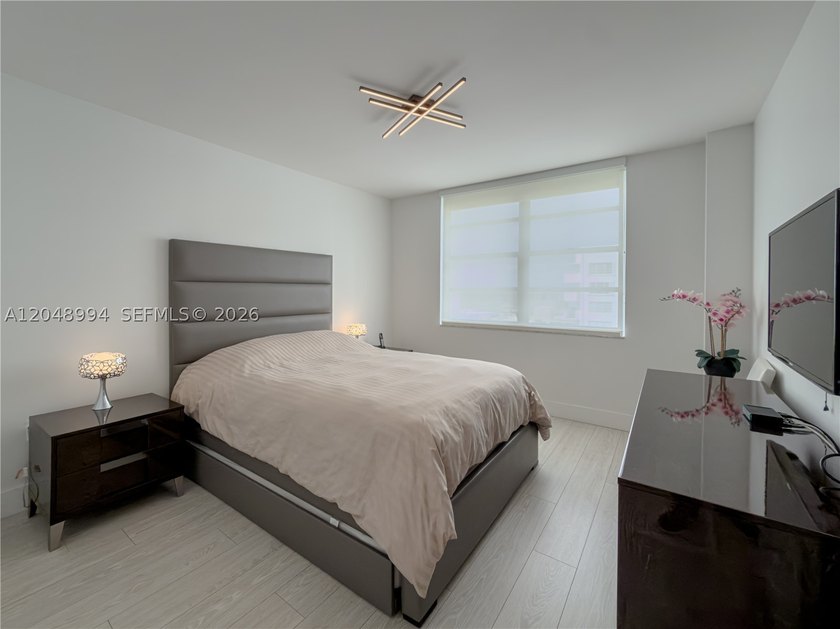 Tastefully upgraded TURN-KEY 2 bed / 2 bath condo on the 21st - photo 18