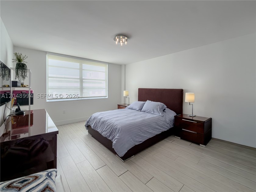 Tastefully upgraded TURN-KEY 2 bed / 2 bath condo on the 21st - photo 21