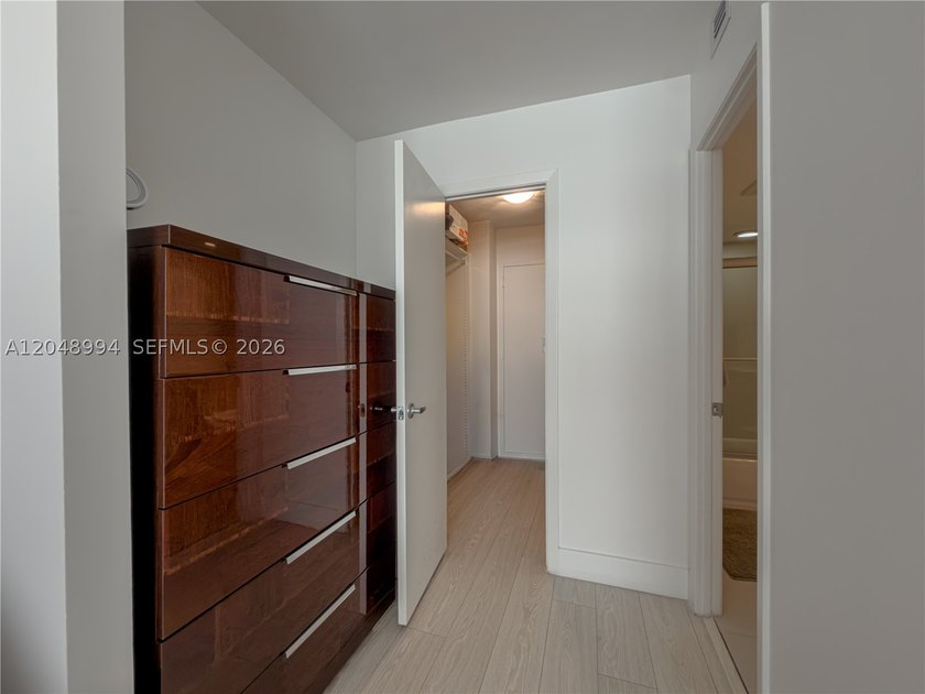 Tastefully upgraded TURN-KEY 2 bed / 2 bath condo on the 21st - photo 22