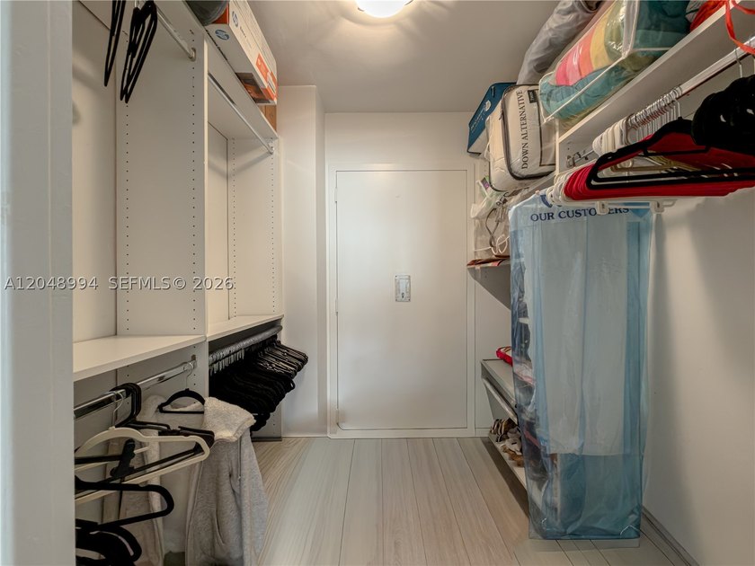 Tastefully upgraded TURN-KEY 2 bed / 2 bath condo on the 21st - photo 23
