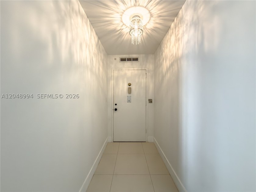 Tastefully upgraded TURN-KEY 2 bed / 2 bath condo on the 21st - photo 26