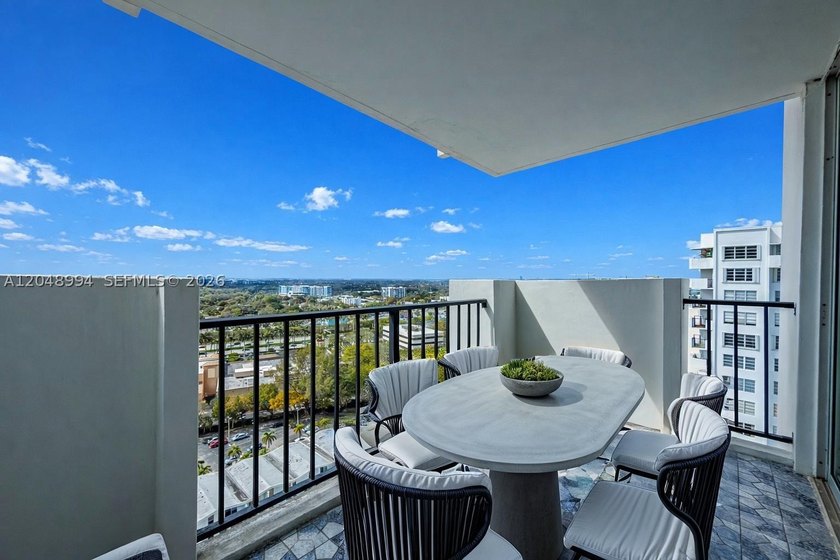 Tastefully upgraded TURN-KEY 2 bed / 2 bath condo on the 21st - photo 29