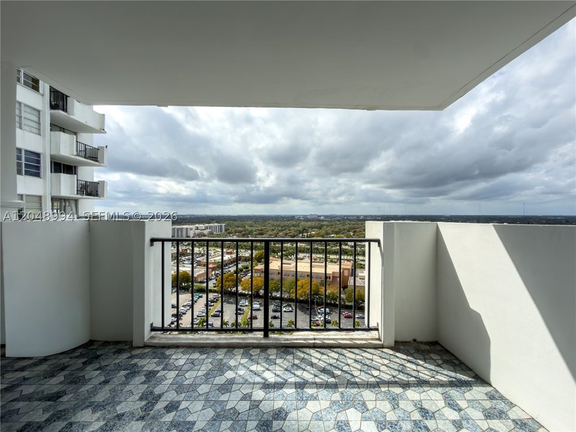 Tastefully upgraded TURN-KEY 2 bed / 2 bath condo on the 21st - photo 33