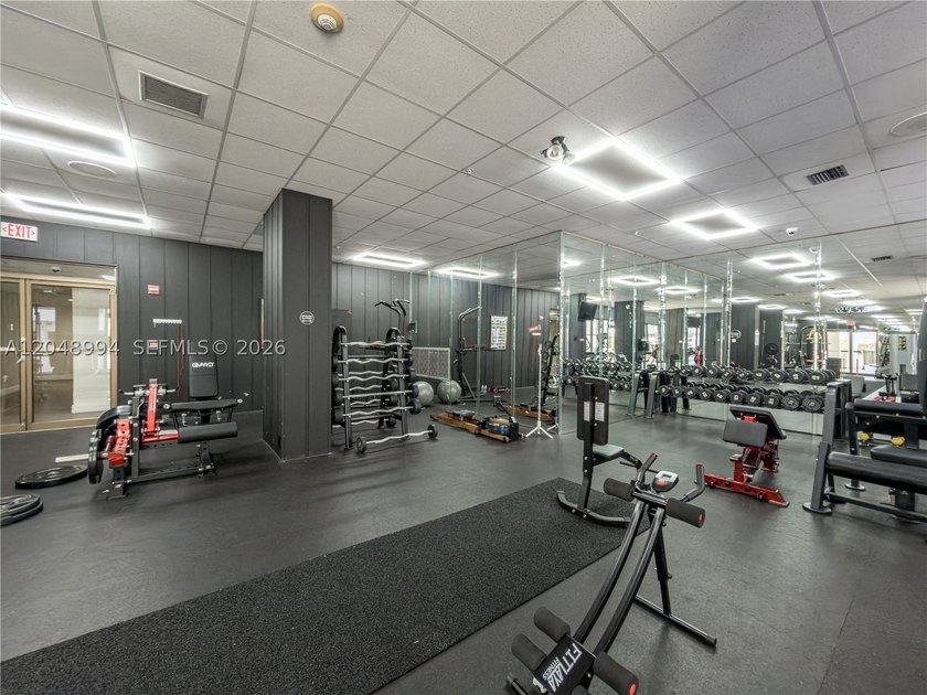 Tastefully upgraded TURN-KEY 2 bed / 2 bath condo on the 21st - photo 35
