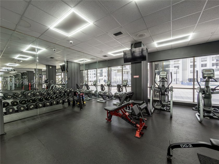 Tastefully upgraded TURN-KEY 2 bed / 2 bath condo on the 21st - photo 36