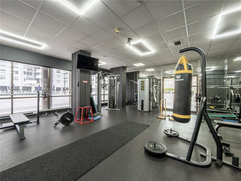 Tastefully upgraded TURN-KEY 2 bed / 2 bath condo on the 21st - photo 39