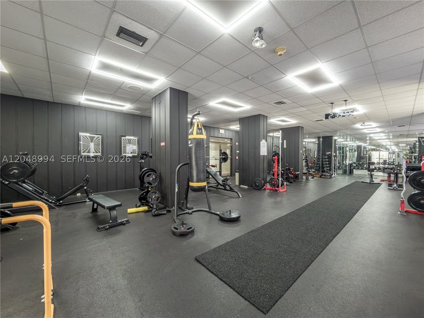 Tastefully upgraded TURN-KEY 2 bed / 2 bath condo on the 21st - photo 40
