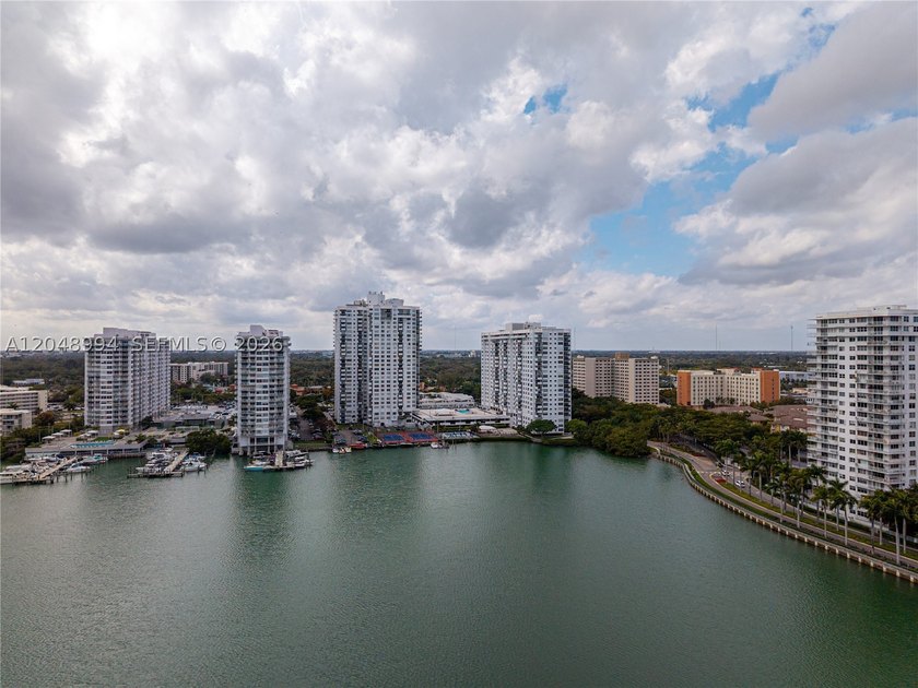 Tastefully upgraded TURN-KEY 2 bed / 2 bath condo on the 21st - photo 46
