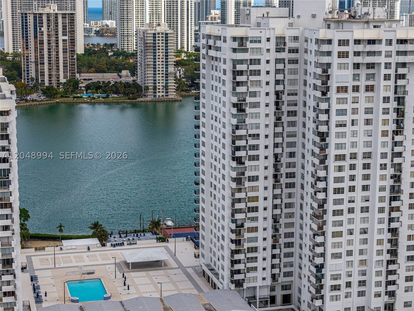 Tastefully upgraded TURN-KEY 2 bed / 2 bath condo on the 21st - photo 47