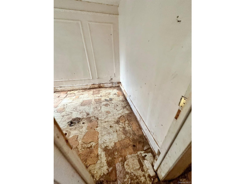 Excellent investment opportunity! Legal triplex featuring three - photo 12