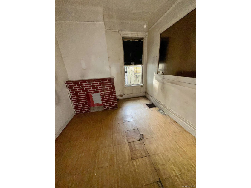 Excellent investment opportunity! Legal triplex featuring three - photo 17