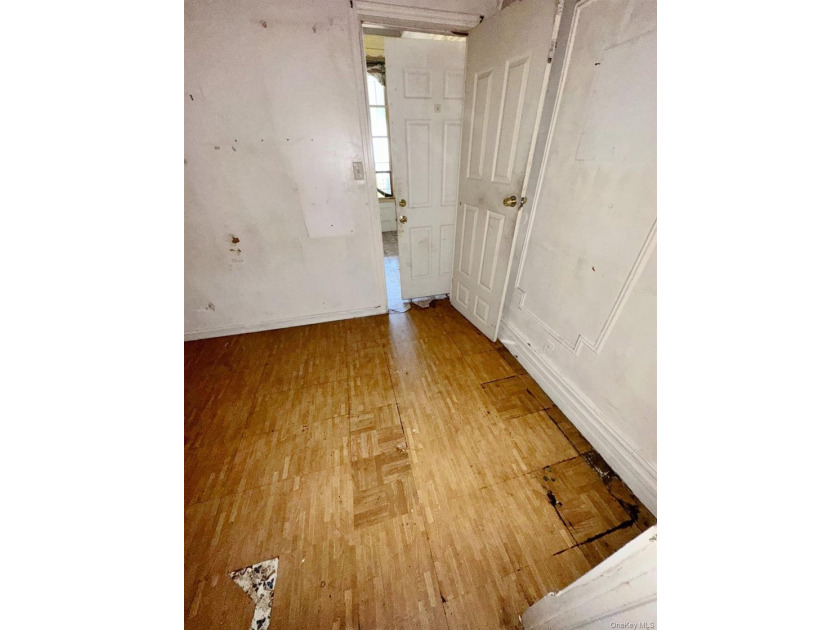 Excellent investment opportunity! Legal triplex featuring three - photo 22
