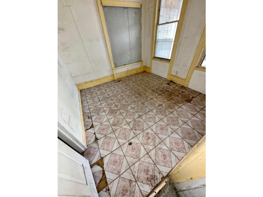 Excellent investment opportunity! Legal triplex featuring three - photo 23