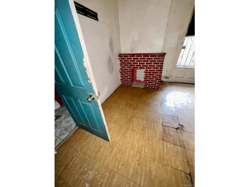 Excellent investment opportunity! Legal triplex featuring three - photo 25