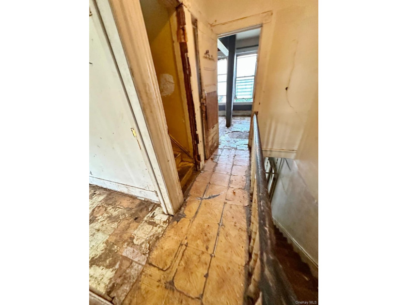 Excellent investment opportunity! Legal triplex featuring three - photo 30