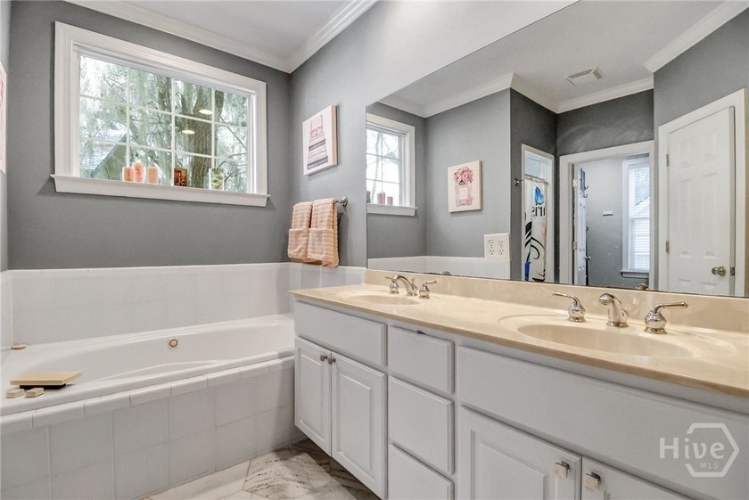 Welcome Home to 9 Schroeder Ct! A stunning crystal chandelier - photo 32